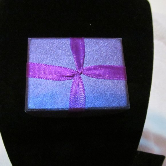 Jewelry set necklace three pairs pierced earrings NIB signed - Picture 5 of 5